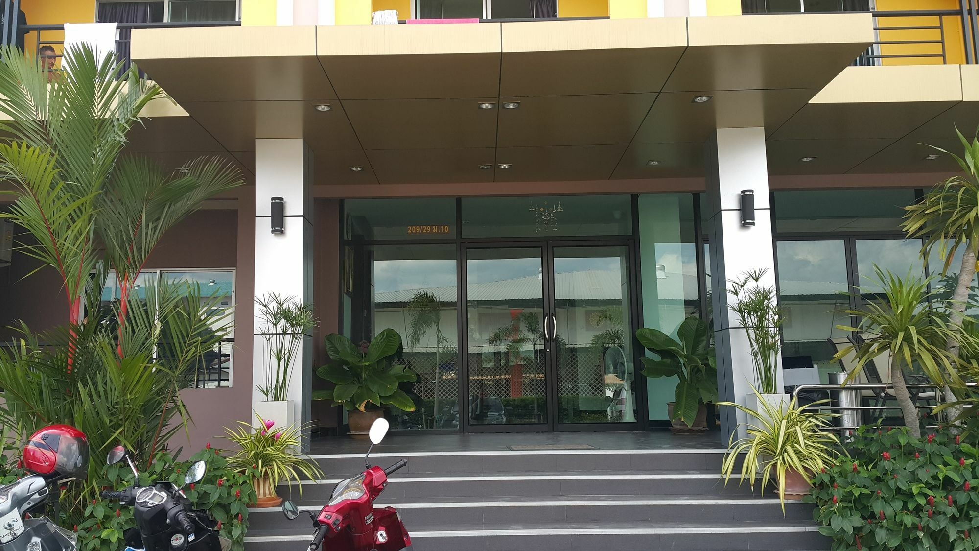 B Space Residence Nong Prue Ngoại thất bức ảnh
